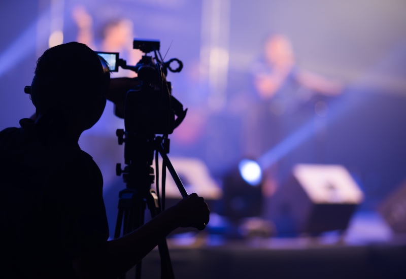 cameraman live stream hybrid